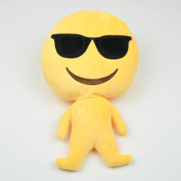 Emojifigur som är cool med solglasögon