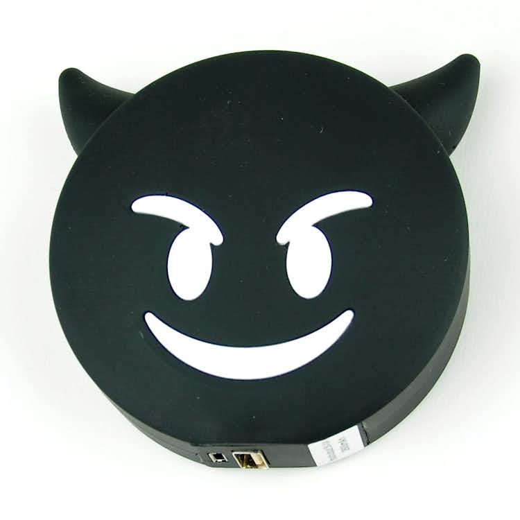Powerbank som är en svart djävul